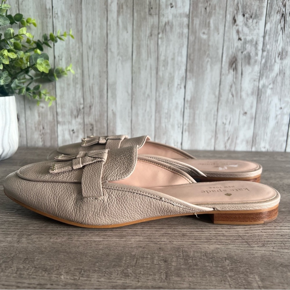 Kate Spade Taupe Berkeley Pebbled Leather Mules Tassels Preppy Classic 10 - Picture 4 of 7